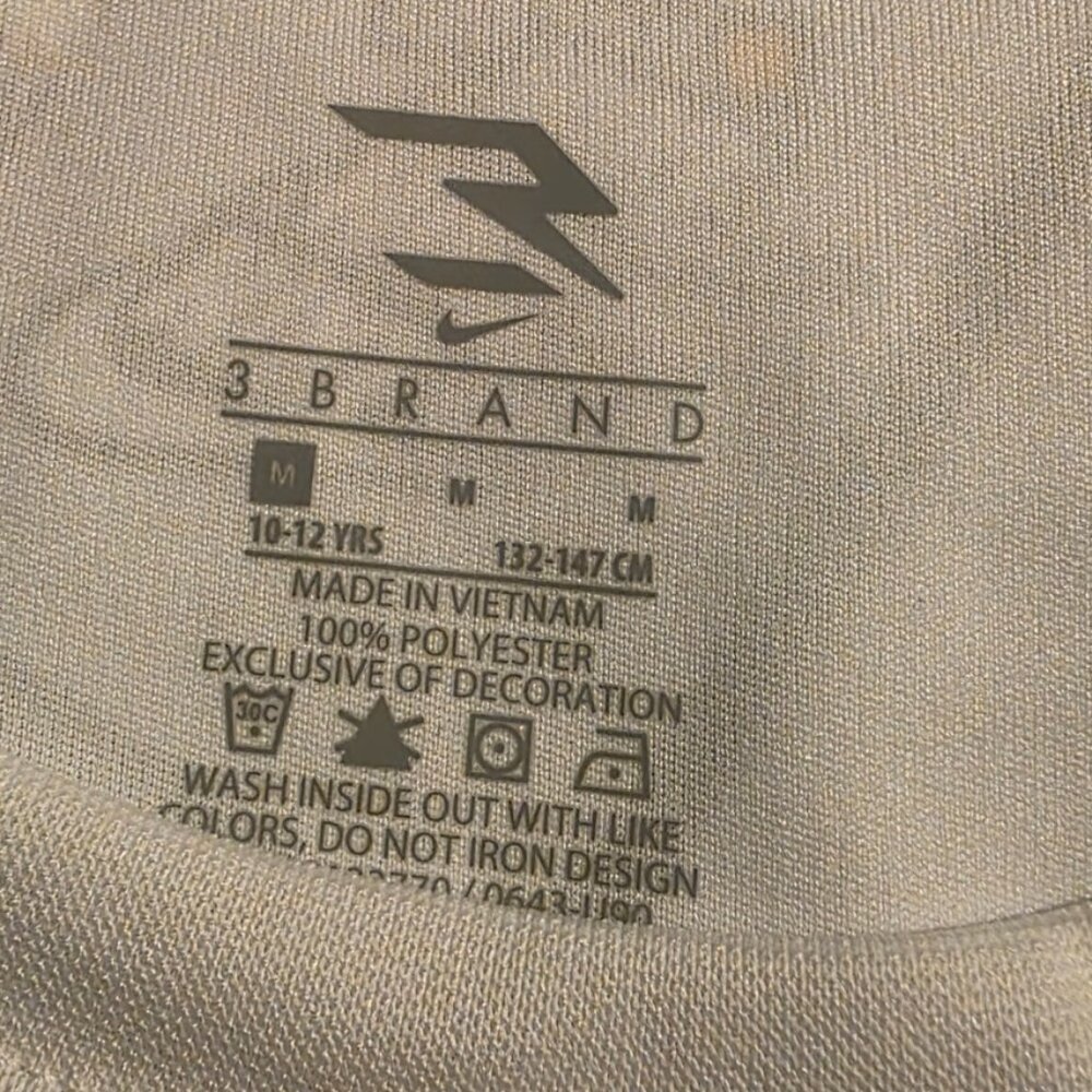 Nike Boys’ Short Sleeve – Size M (10/12) - Picture 3 of 3